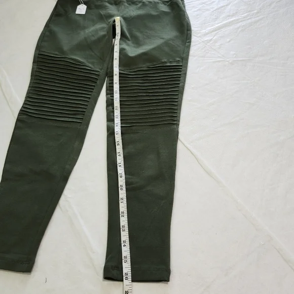 Zenana Outfitters Amy Green Cotton Wide Waistband Moto Leggings - Picture 6 of 11
